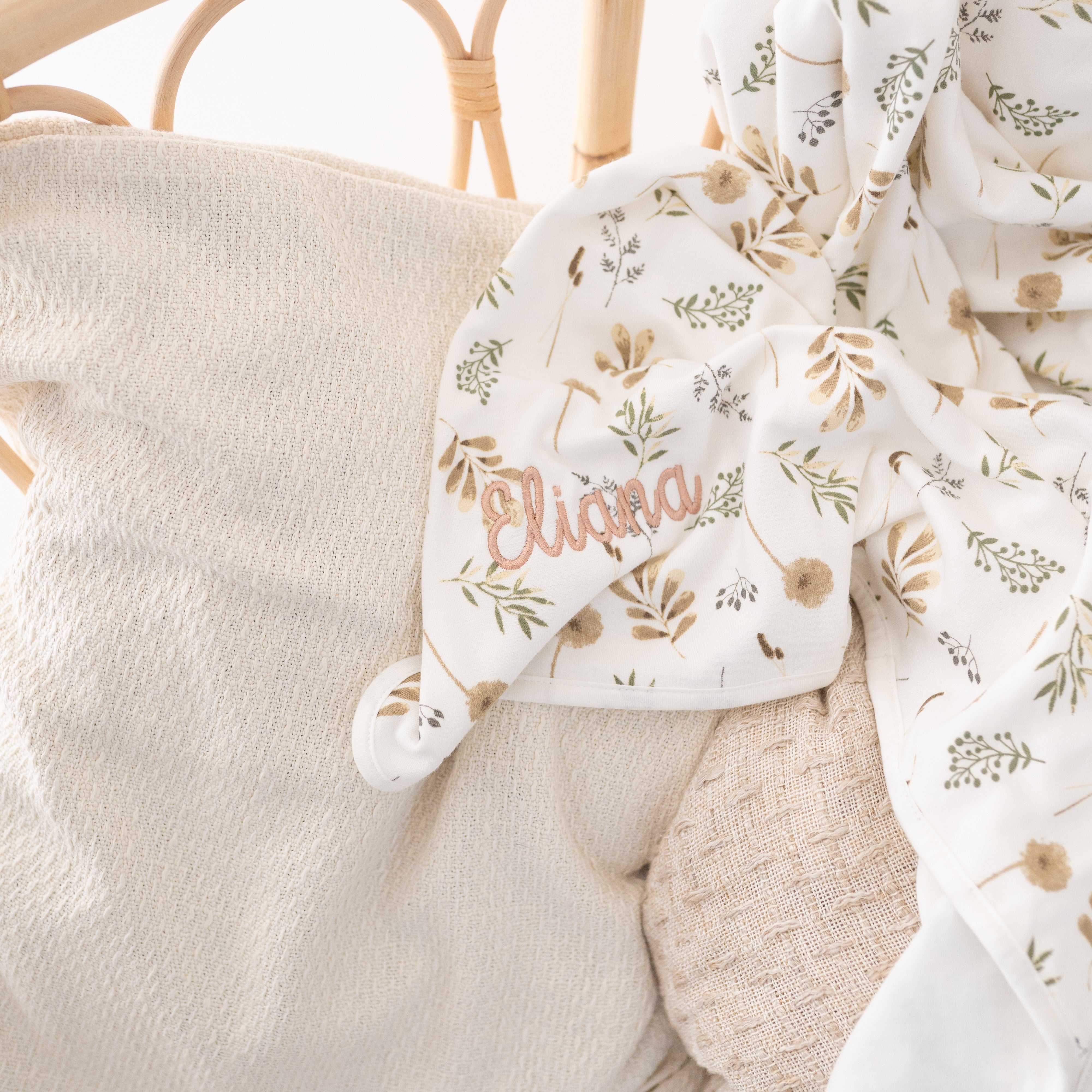 Decke Wiege für Babys personalisiert - Teddybär, Wildblumen, Maus Blumenwiese