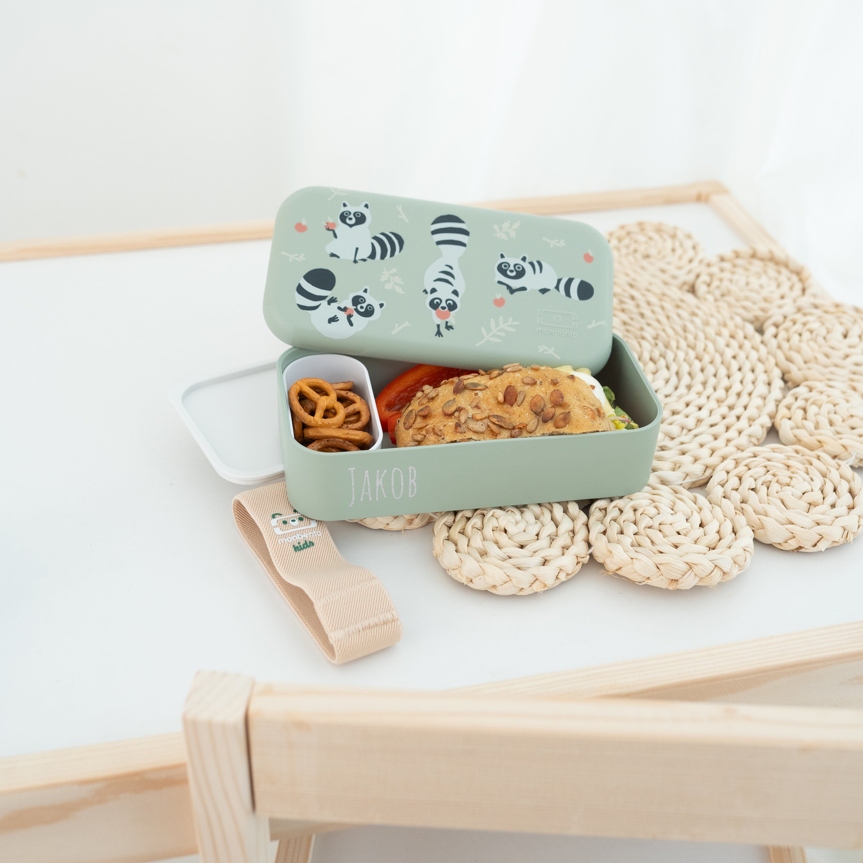 MONBENTO Lunchbox mit Halteband personalisiert - Waschbär & Fuchs